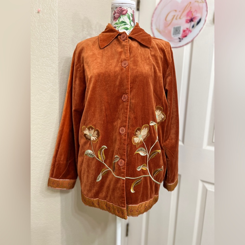 Embroidered Floral Velvet Jacket in Warm Brown